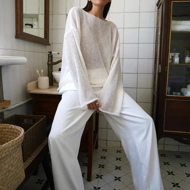 Maglia a trama larga, stile minimal chic, ampia vestibilità.  Per le serate di Primavera