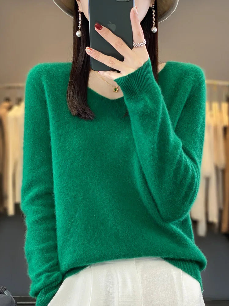 Pullover donna, minimal fashion, con scollo a lupetto, 100%  Lana Merinos, ideale per la Primavera e l'Autunno.