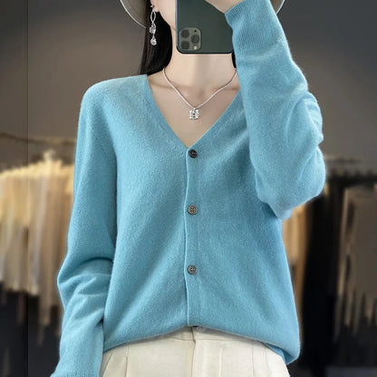 Cardigan 100% Lana Merino, scollo a V,  18 colori intensi. Ideale per la Primavera e l'Autunno.