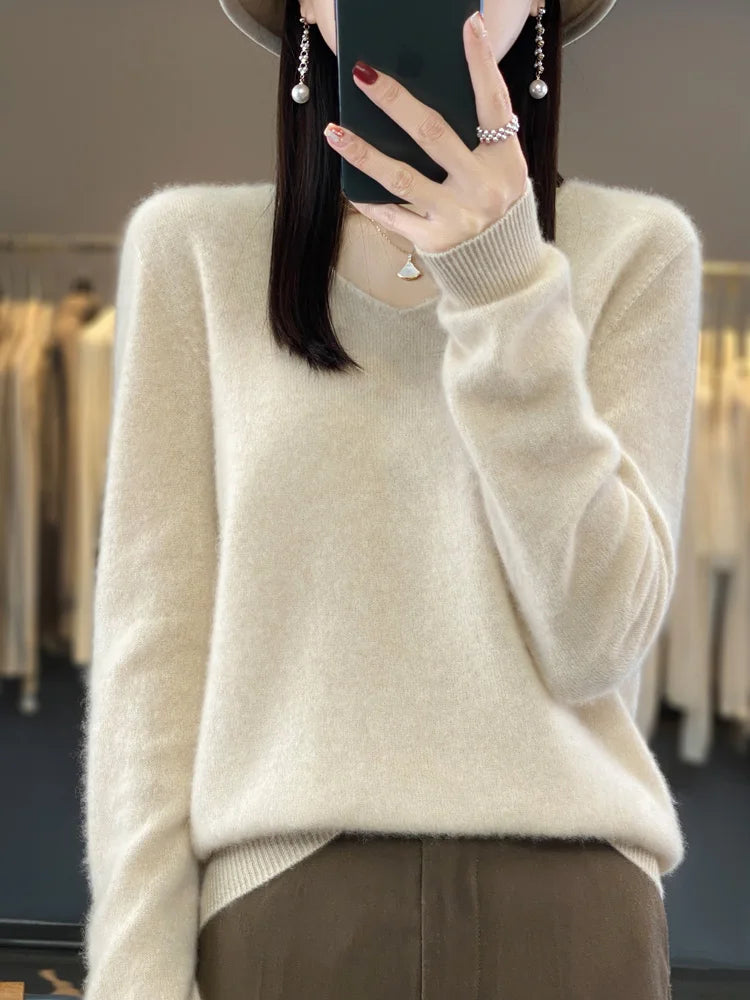 Pullover donna, minimal fashion, con scollo a lupetto, 100%  Lana Merinos, ideale per la Primavera e l'Autunno.