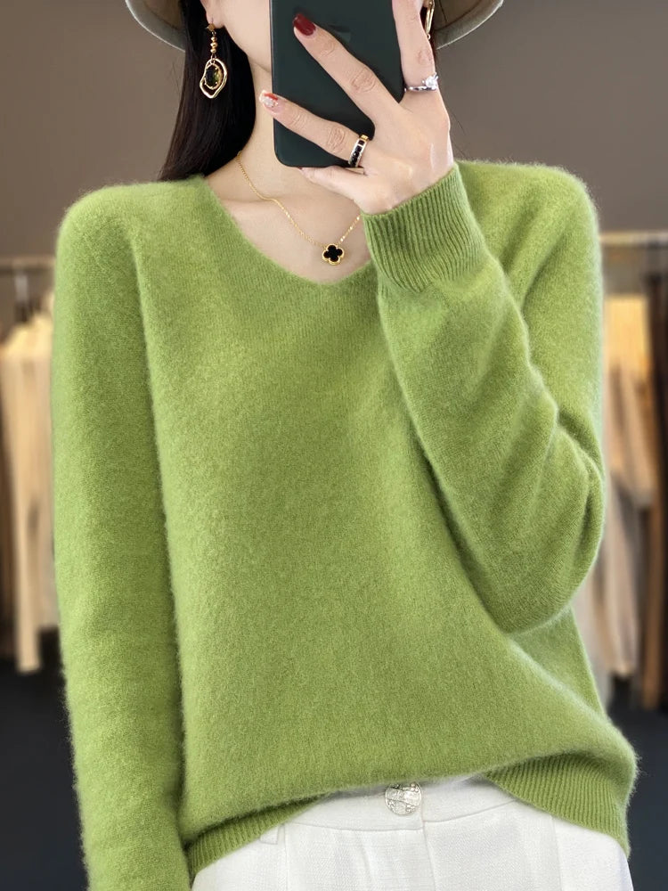 Pullover donna, minimal fashion, con scollo a lupetto, 100%  Lana Merinos, ideale per la Primavera e l'Autunno.