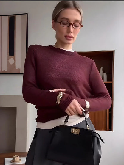 Maglia in misto Mohair, morbida e traforata, scollo tondo, con vestibilità normale e  aspetto minimal fashion