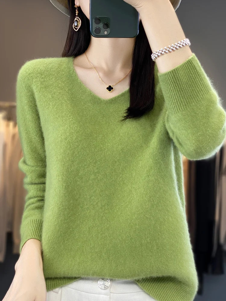 Pullover donna, minimal fashion, con scollo a lupetto, 100%  Lana Merinos, ideale per la Primavera e l'Autunno.