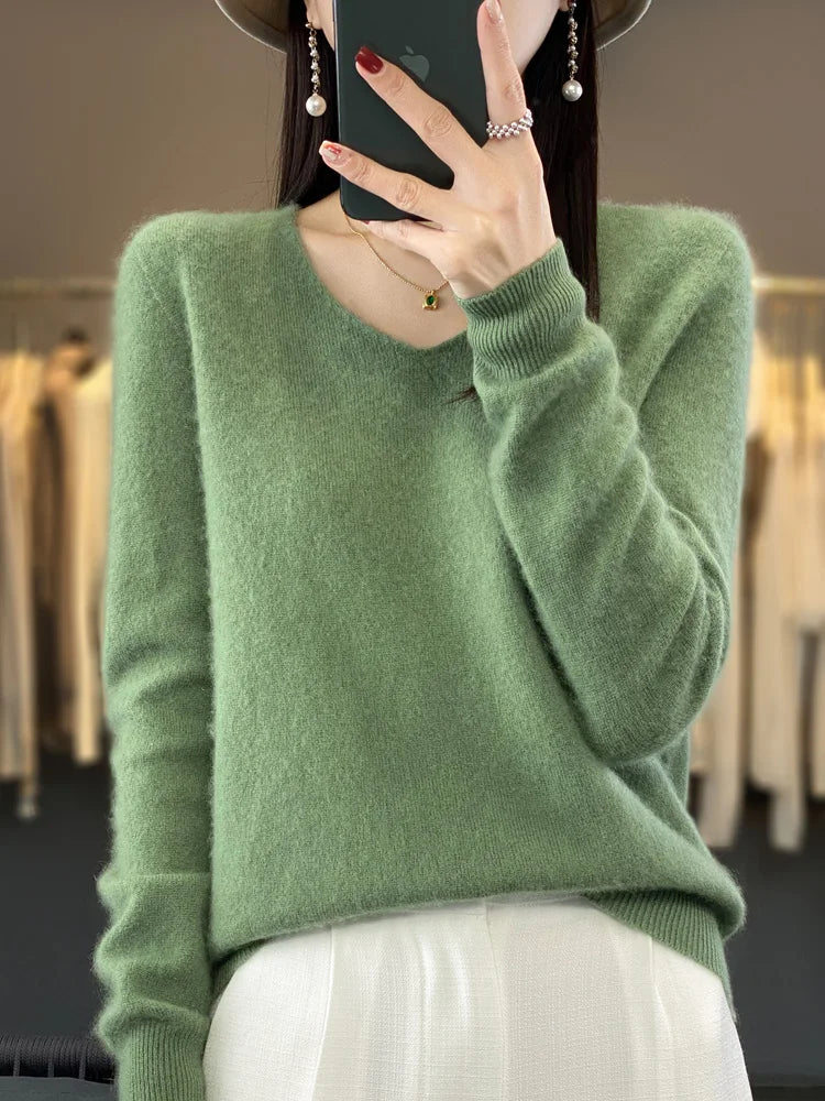 Pullover donna, minimal fashion, con scollo a lupetto, 100%  Lana Merinos, ideale per la Primavera e l'Autunno.