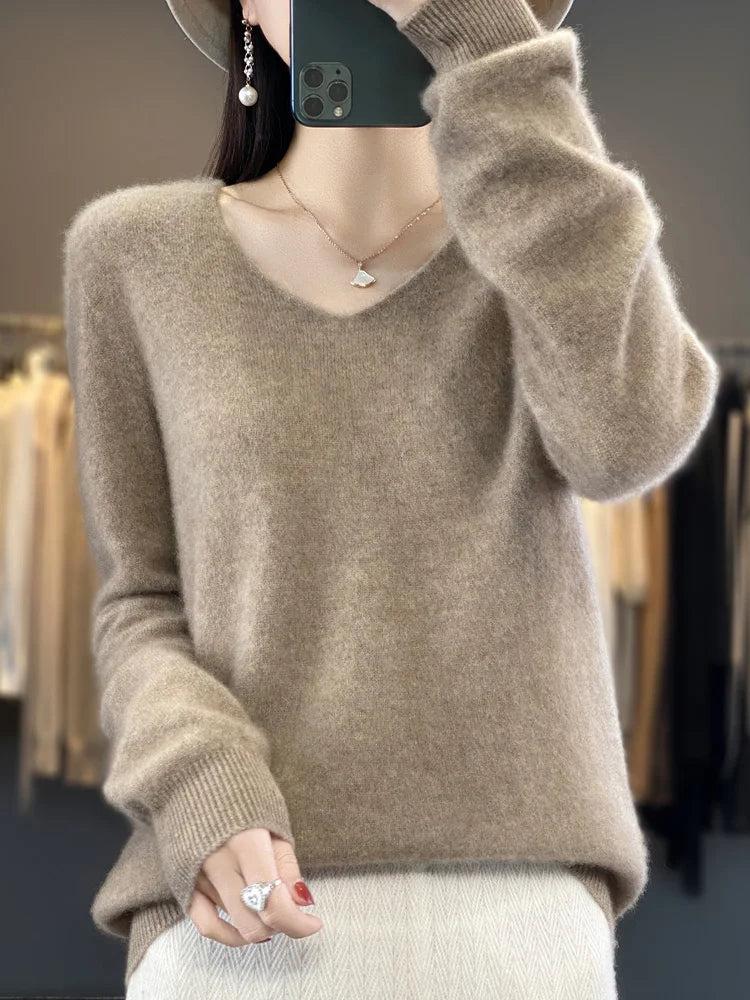 Pullover donna, minimal fashion, con scollo a lupetto, 100%  Lana Merinos, ideale per la Primavera e l'Autunno.